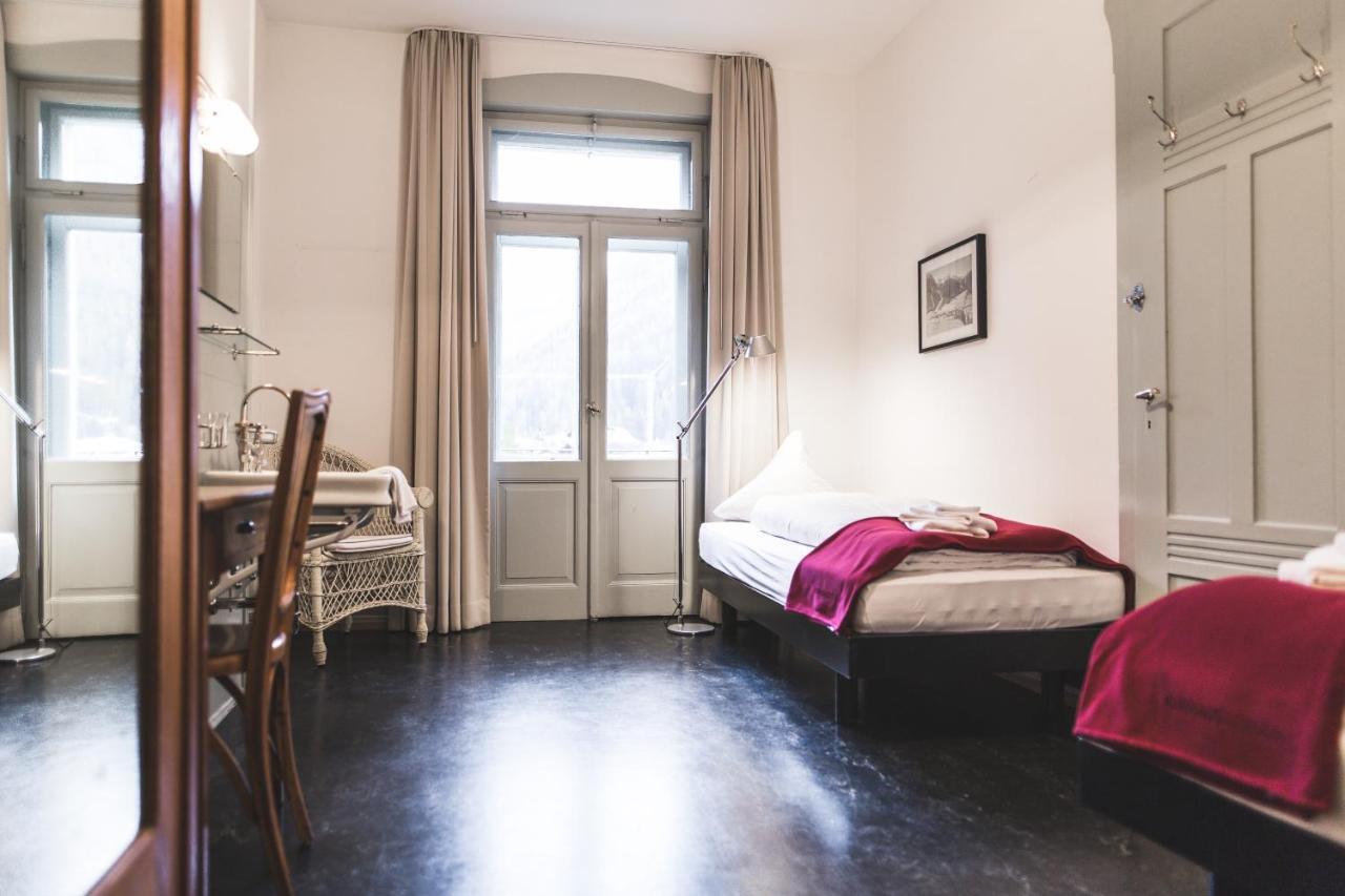 Kurhaus Berguen Hotell Rum bild